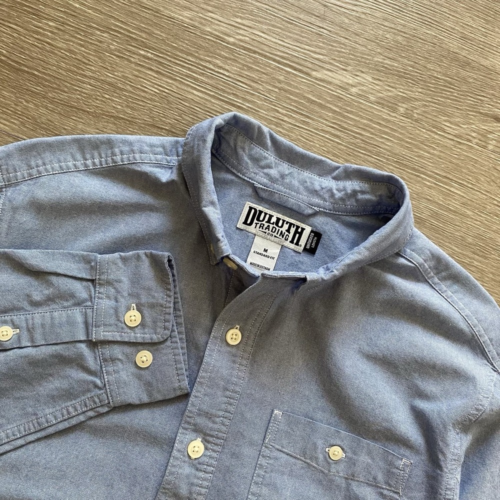 Duluth Trading Co Chambray Button Down Shirt Men's M Blue Cotton Untucked Length